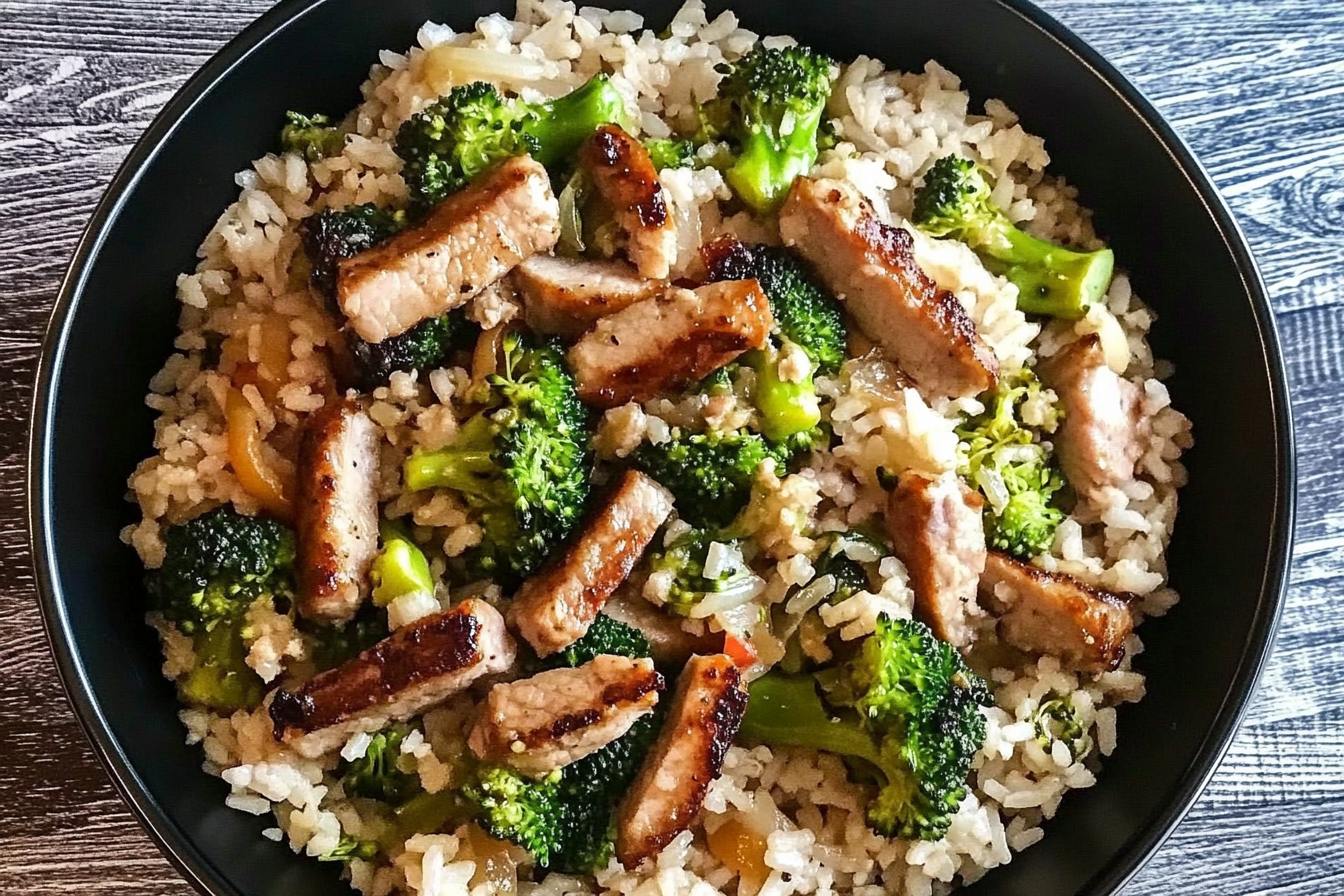 Arroz salteado con cerdo y brócoli