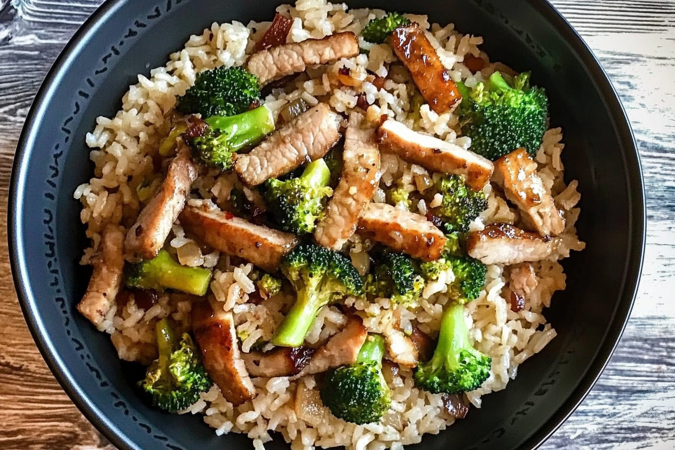Arroz salteado con cerdo y brócoli