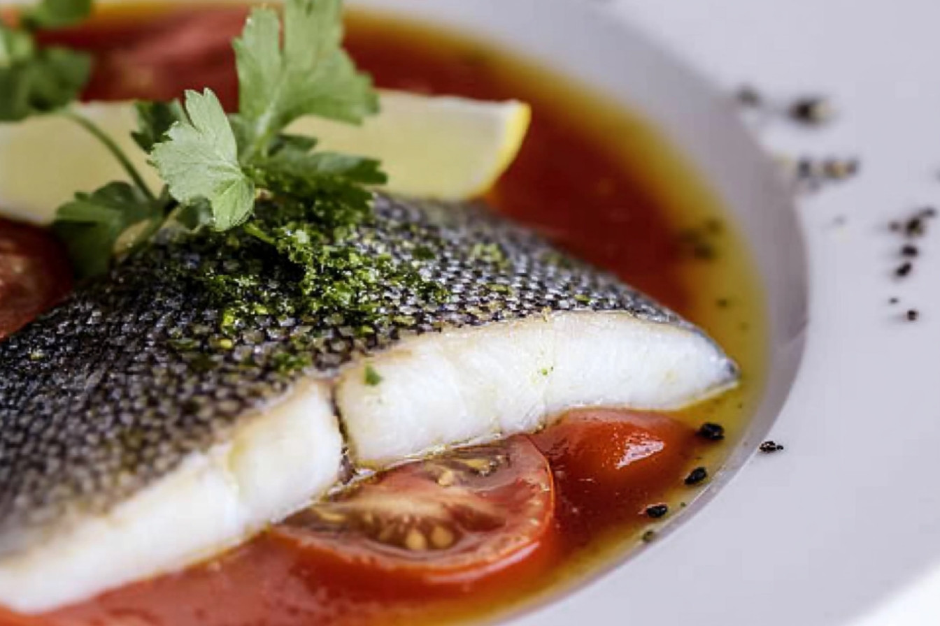 Bacalao crujiente con tomate