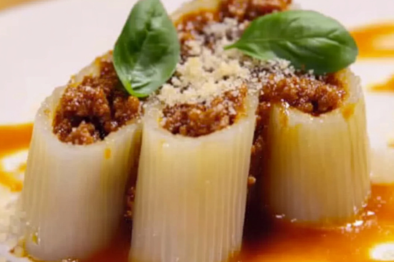 Paccheri a la boloñesa