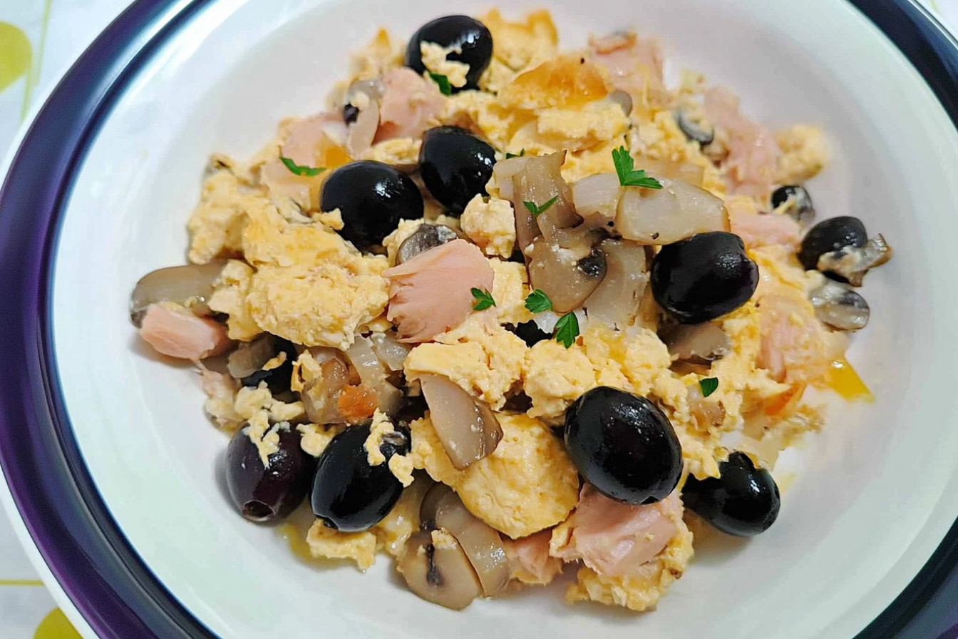Revuelto de champiñones y atún