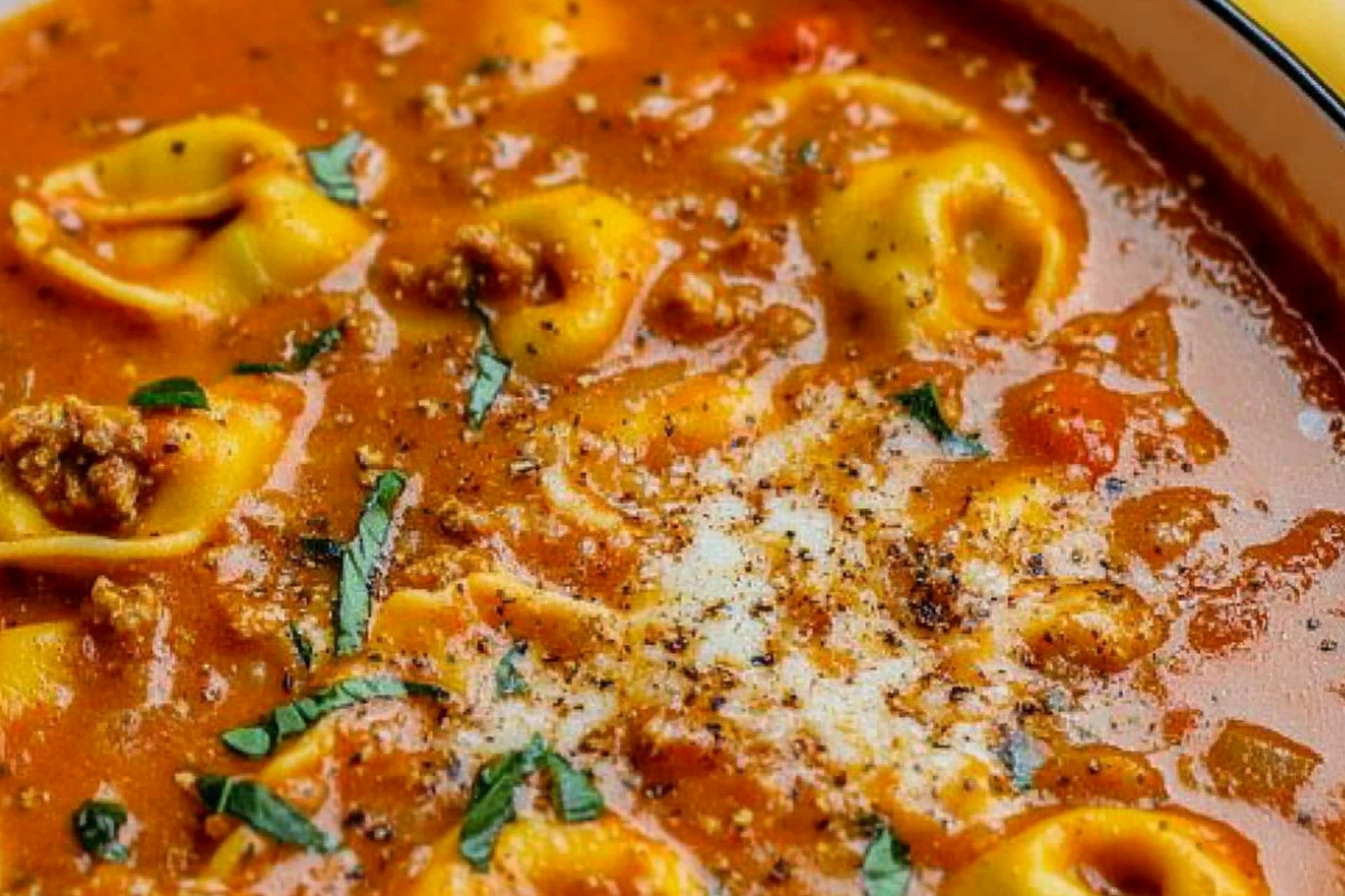 Sopa de tomate con tortellini